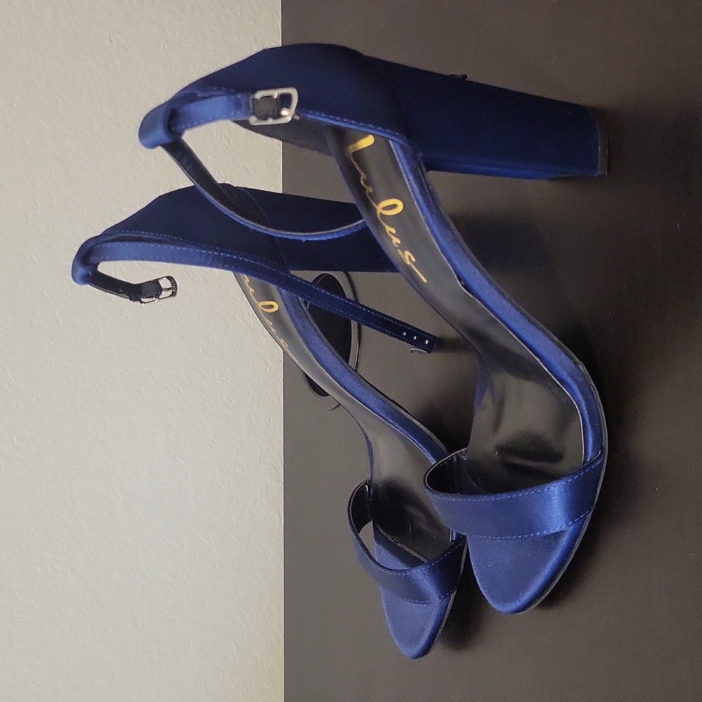 🔹️Lulus Satin Heels🔹️